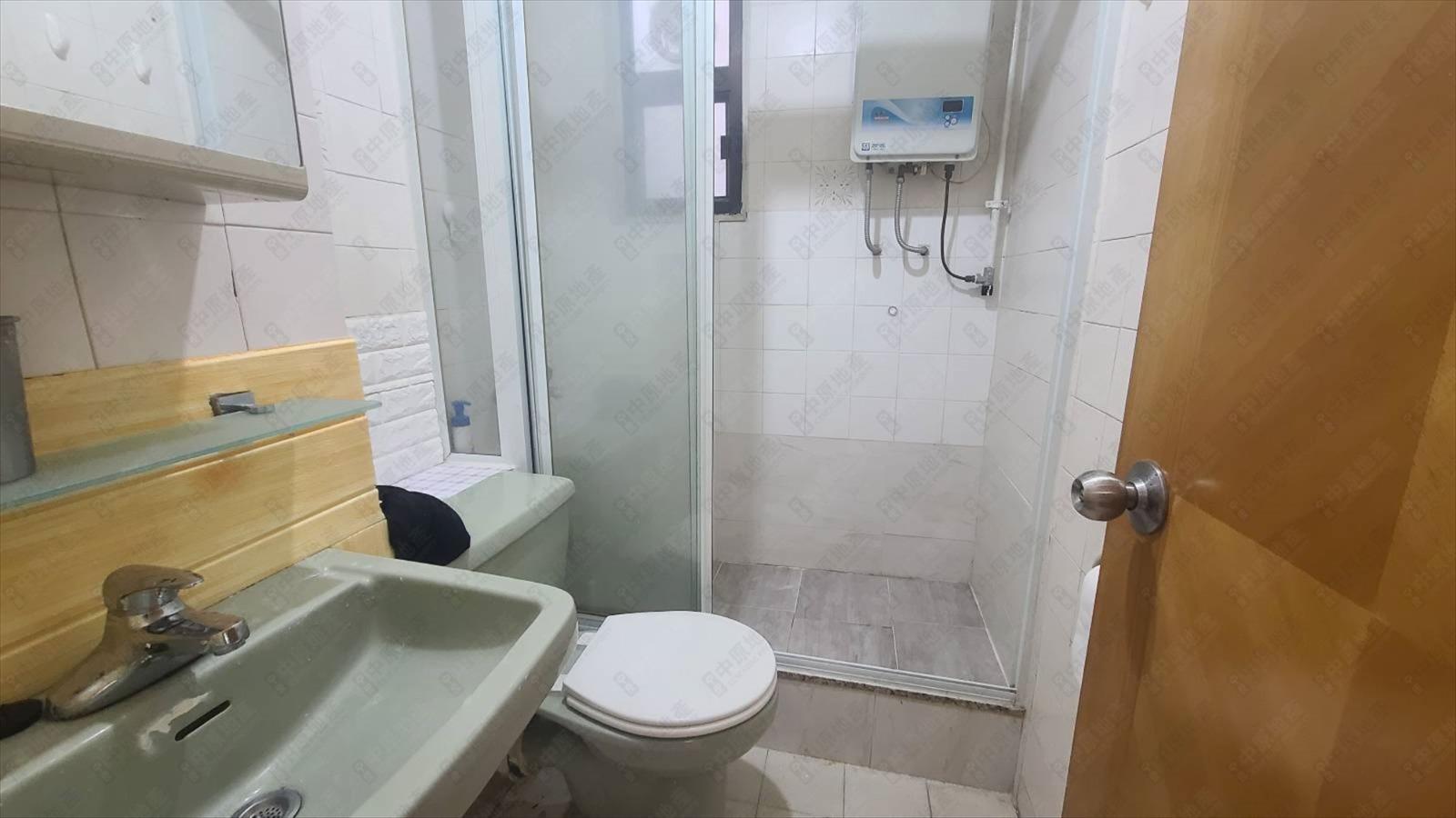 浴室裝修企理,空間闊落。(代理提供)