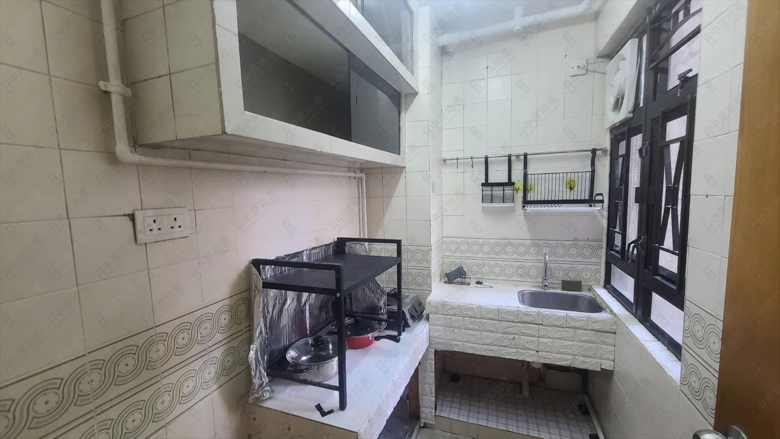 廚房設有大窗,光猛通爽。(代理提供)