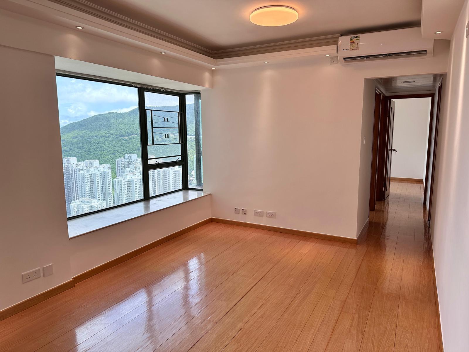 闊落大廳,裝修新淨企理,外望開揚山景及少海景。(代理提供)