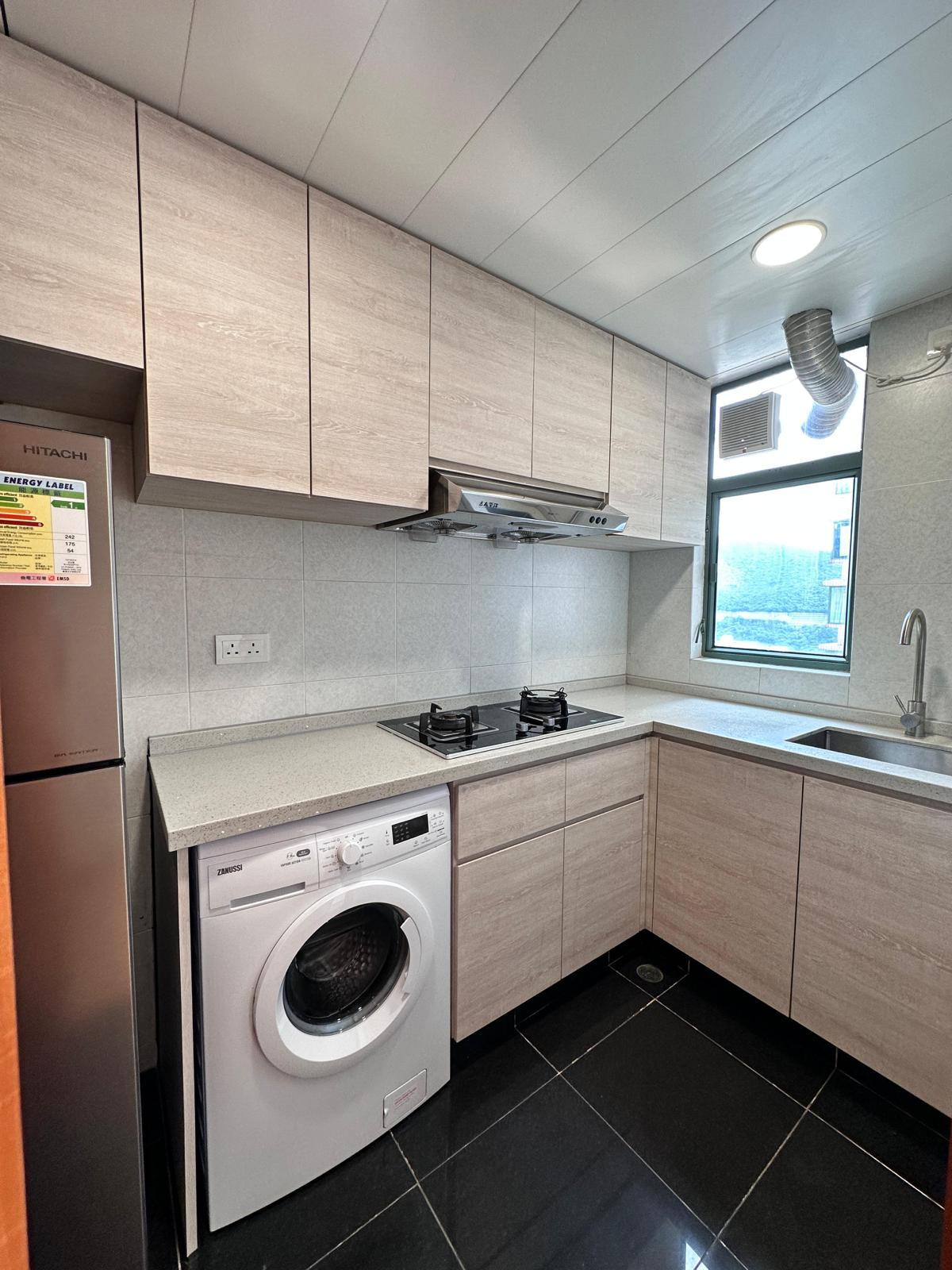 廚房配套相當新淨,光線亦足。(代理提供)