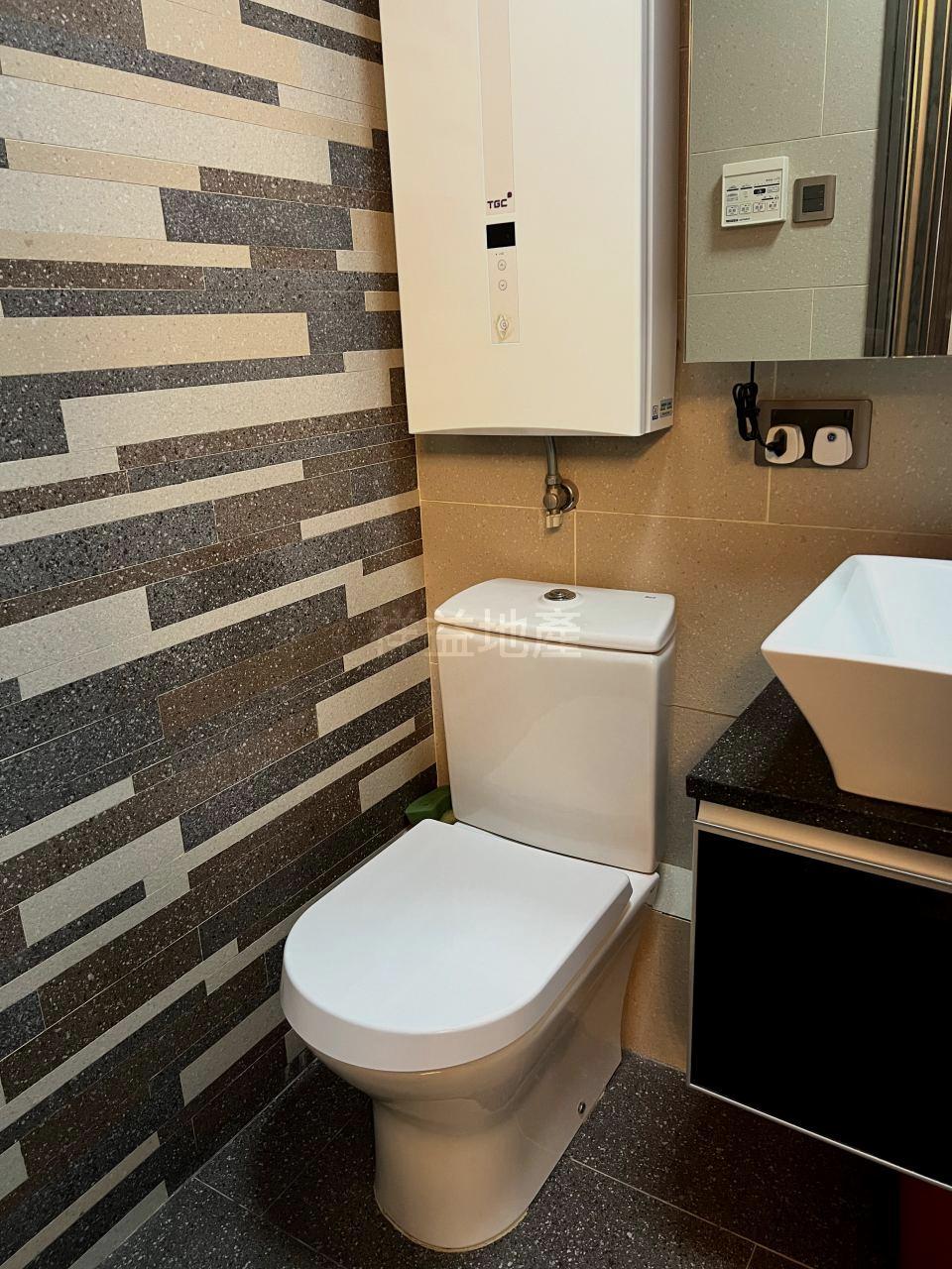 浴室裝修雅緻新淨,十分實用。(代理提供)