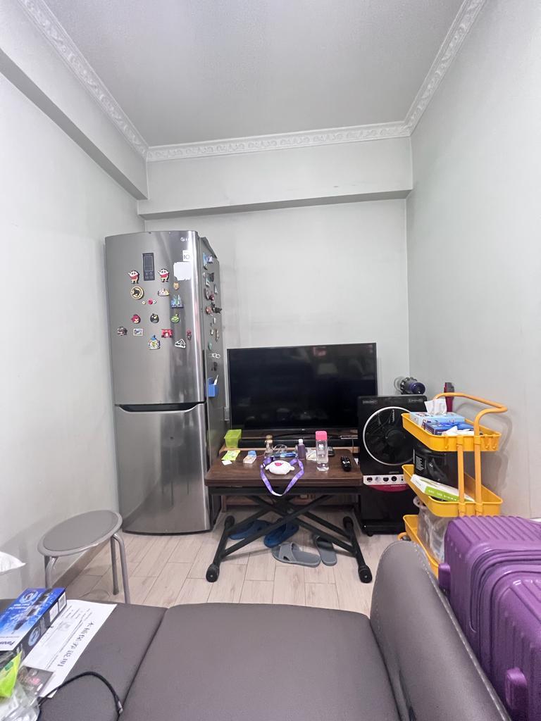 單位附有企理裝修,地板和牆身皆新淨。(代理提供)