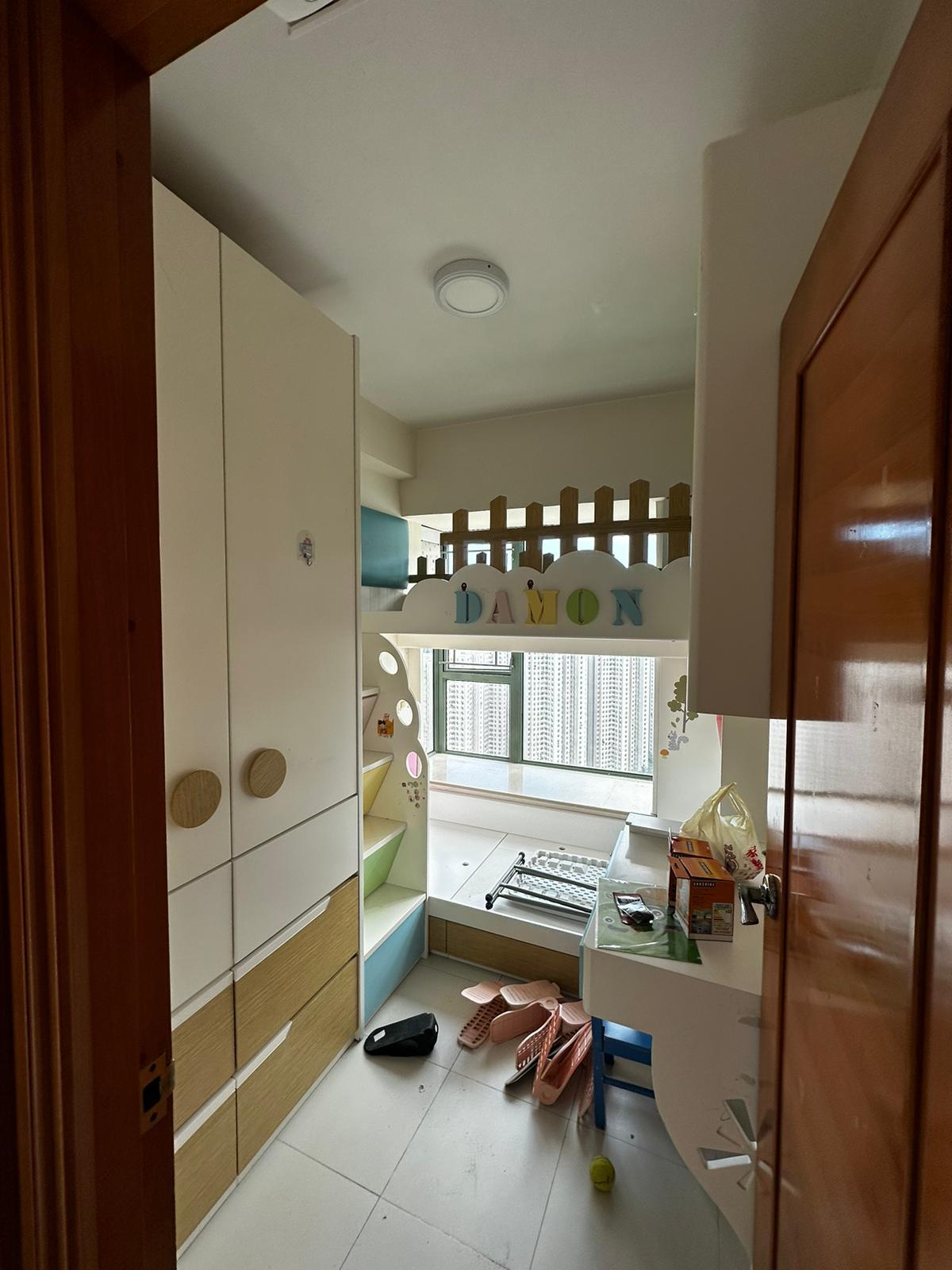 單位附有部分大型傢俬,新淨實用。(代理提供)