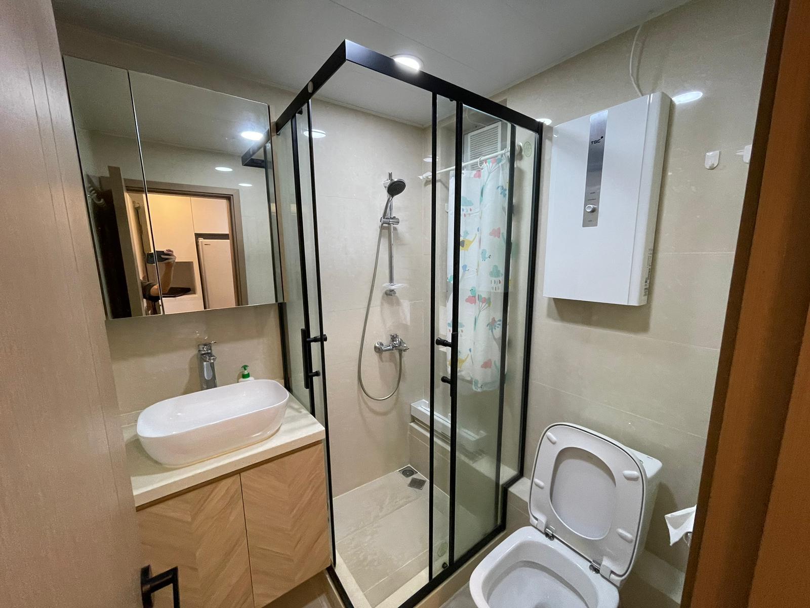 浴室裝修雅緻簇新,十分實用。(代理提供)