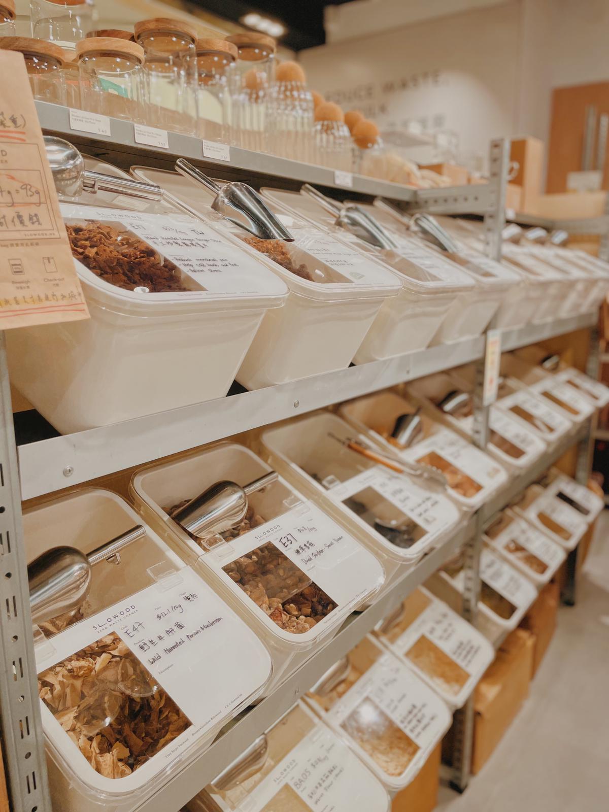 毛孩好去處│SLOWOOD顧客於 Instagram Story 分享與寵物在Slowood逛街的照片並標註@slowood.hk,即享全單9折優惠。