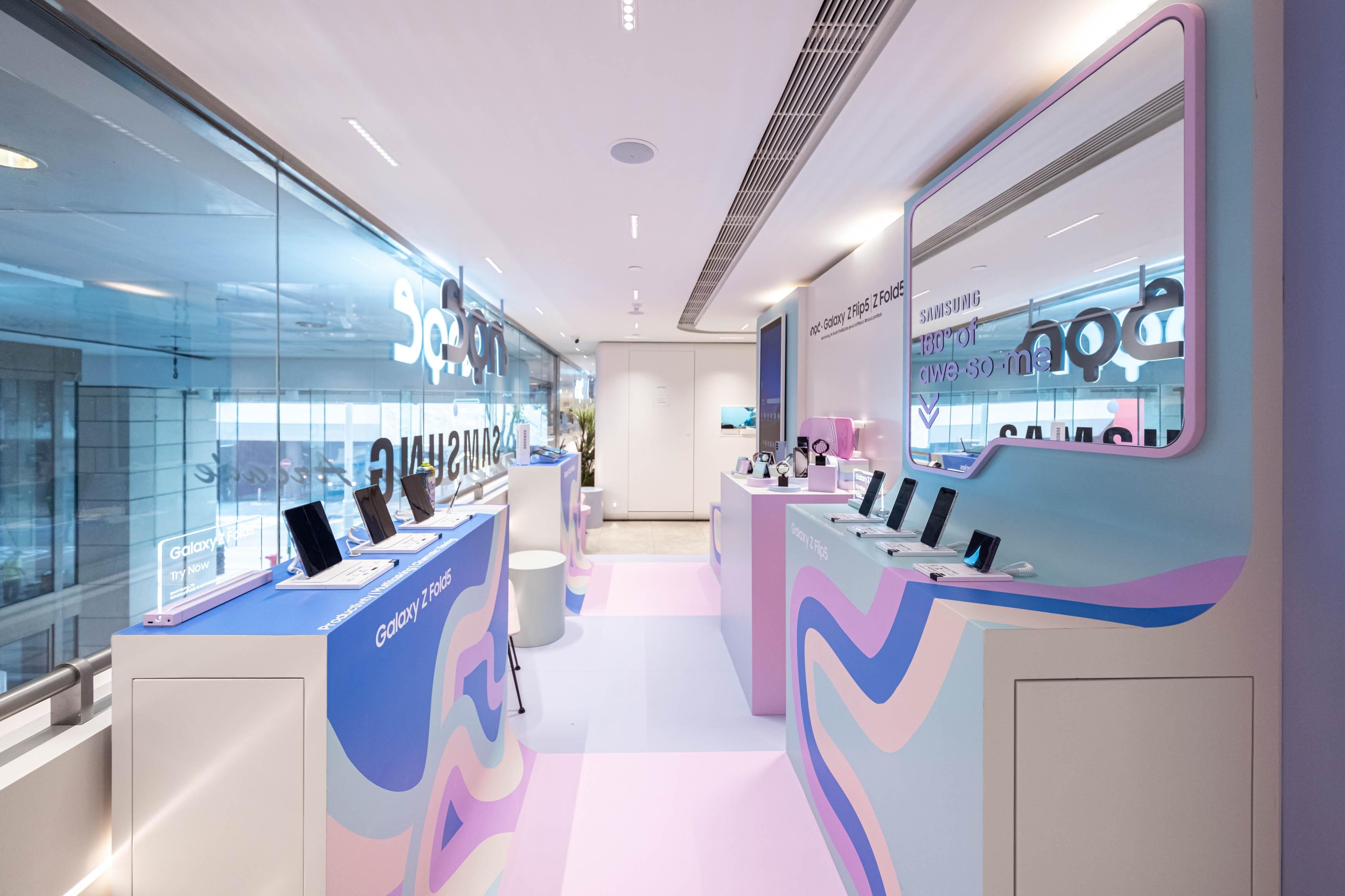 Samsung與本地咖啡品牌NOC Coffee Co.合作,由即日起至9月4日,打造期間限定概念咖啡店FlipSide Cafe