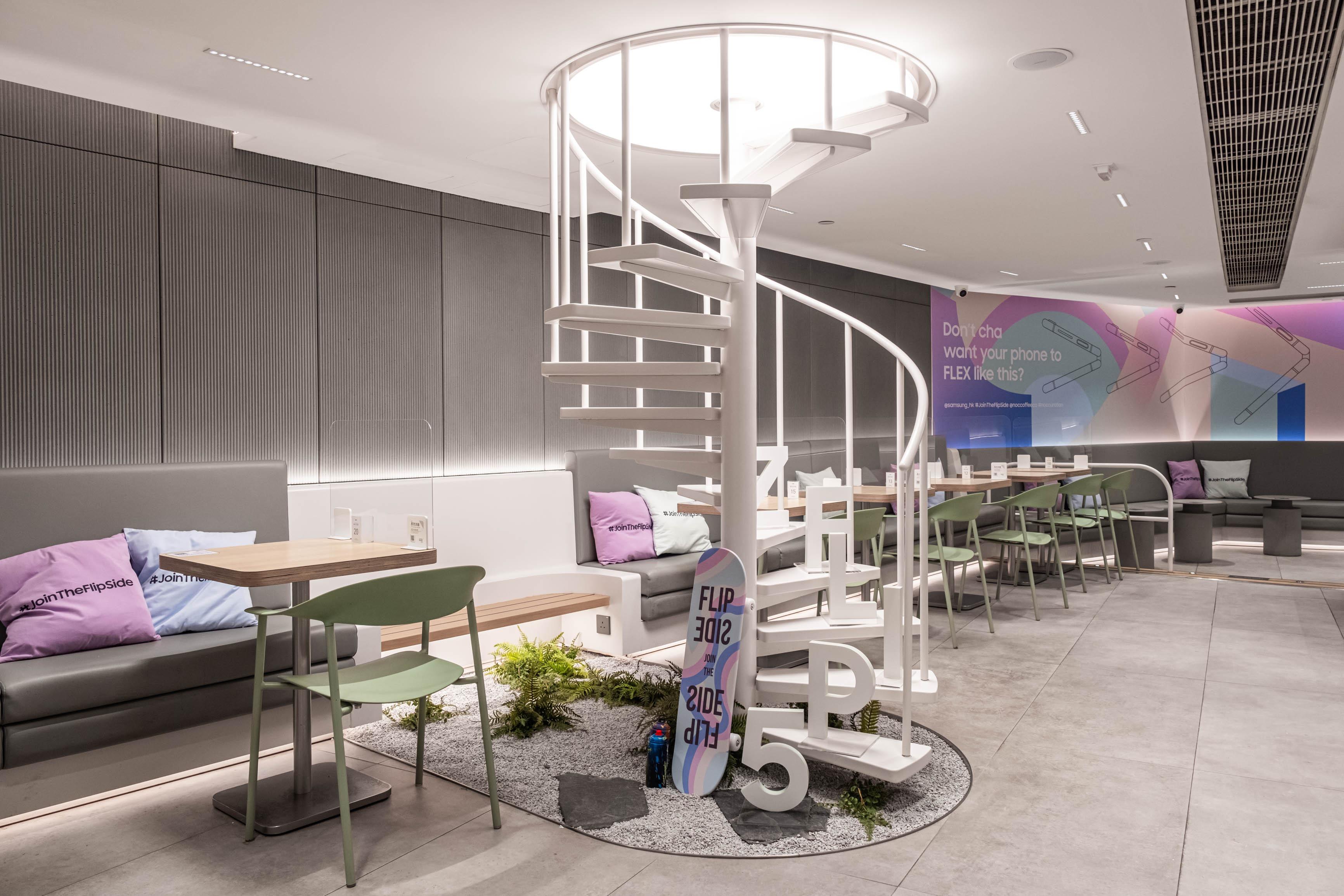 Samsung與本地咖啡品牌NOC Coffee Co.合作,由即日起至9月4日,打造期間限定概念咖啡店FlipSide Cafe