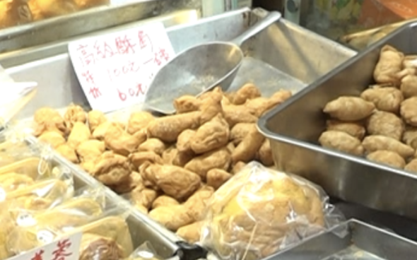 角仔炸得金黃酥脆,花生饀甜而不膩,更有為不能吃糖的街坊創了紫菜肉鬆的口味。(am730攝)