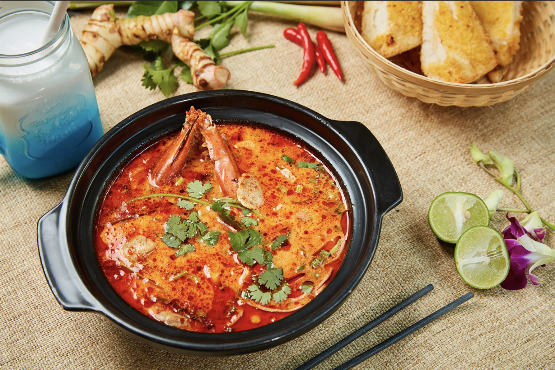 新鮮大頭蝦一起熬製,鮮味更上一層樓!(資料圖片)