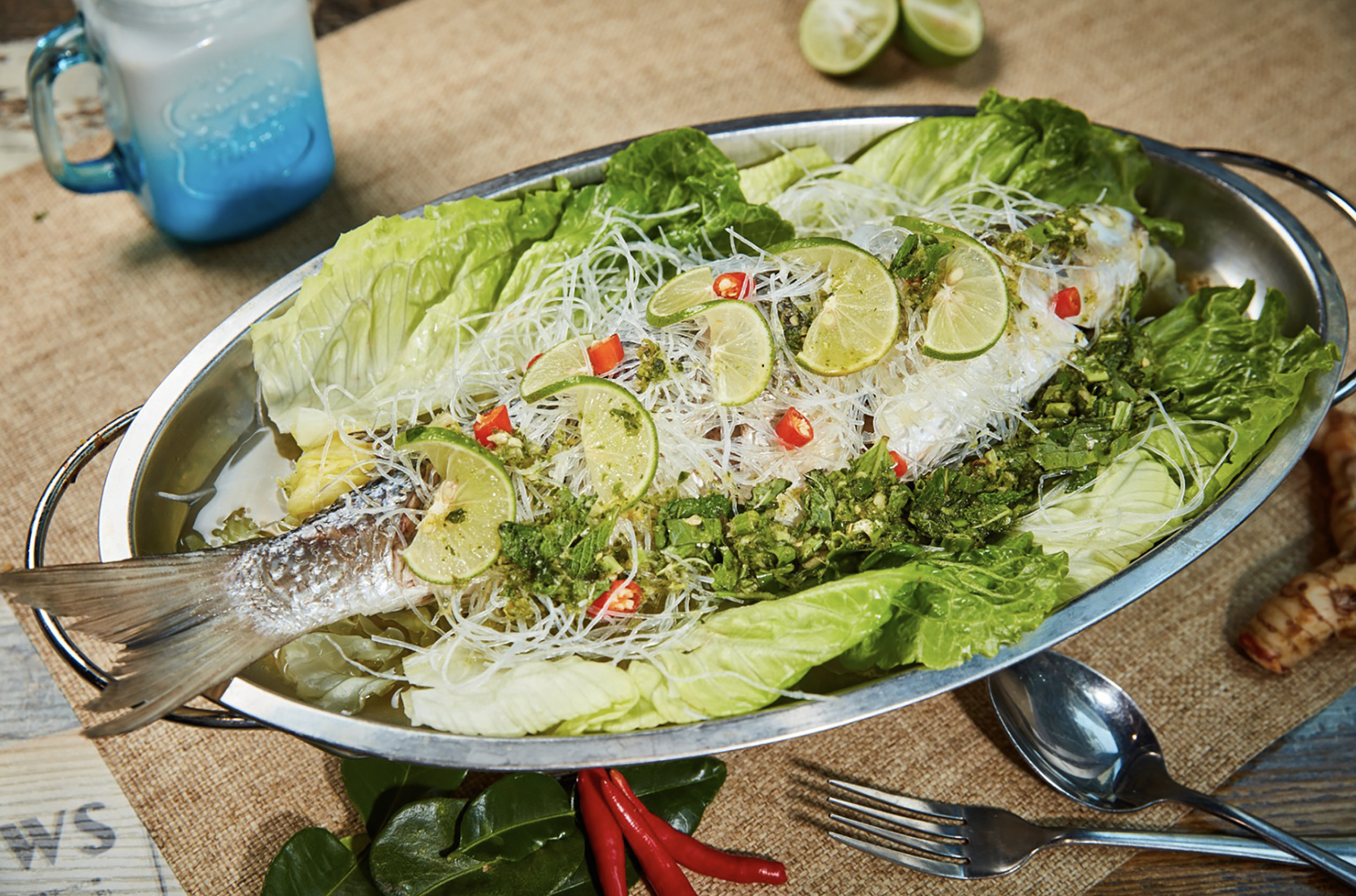 !大廚嚴選肉質幼嫩肥美的本地烏頭魚,配 合以酸香青檸及多款泰式香料熬製而成的湯 汁,滿口酸辣開胃讓人垂涎三尺!(資料圖片)