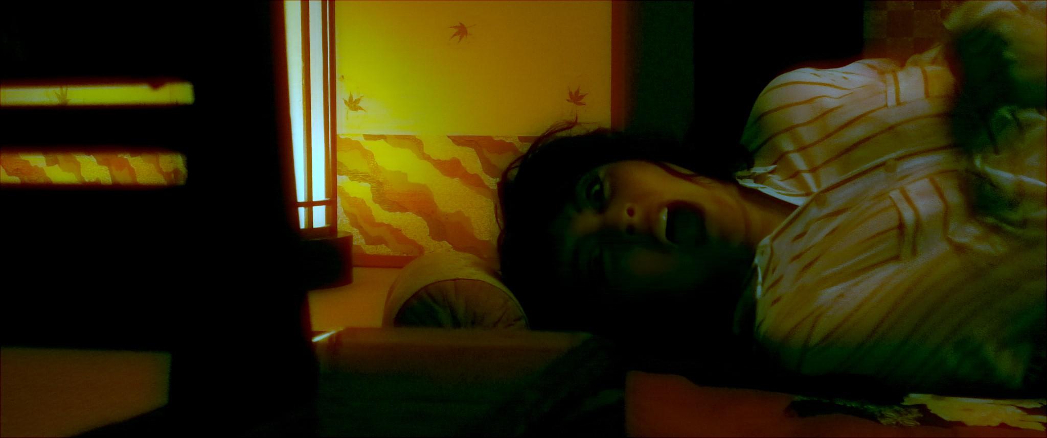 《怨泊》是一套包含各種日式恐怖元素的驚悚電影。