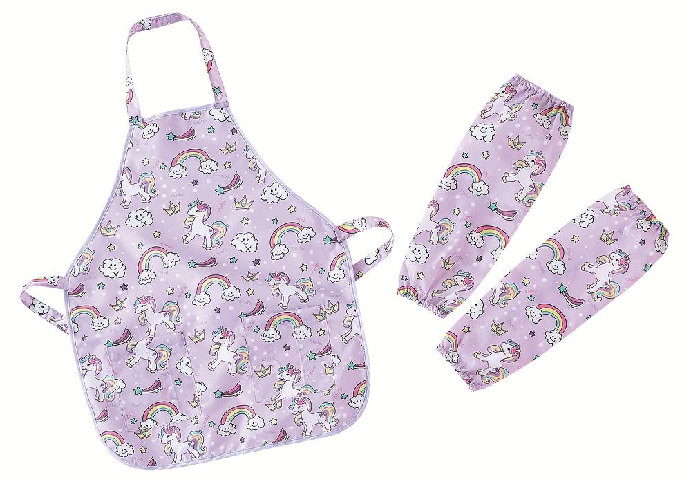 Stories童裝雨褸及圍裙手袖由香港本地自家品牌設計,貼心考慮用家需要,輕巧又方便攜帶的童裝雨褸配備書包摺位設計,最適合小朋友上學時使用。