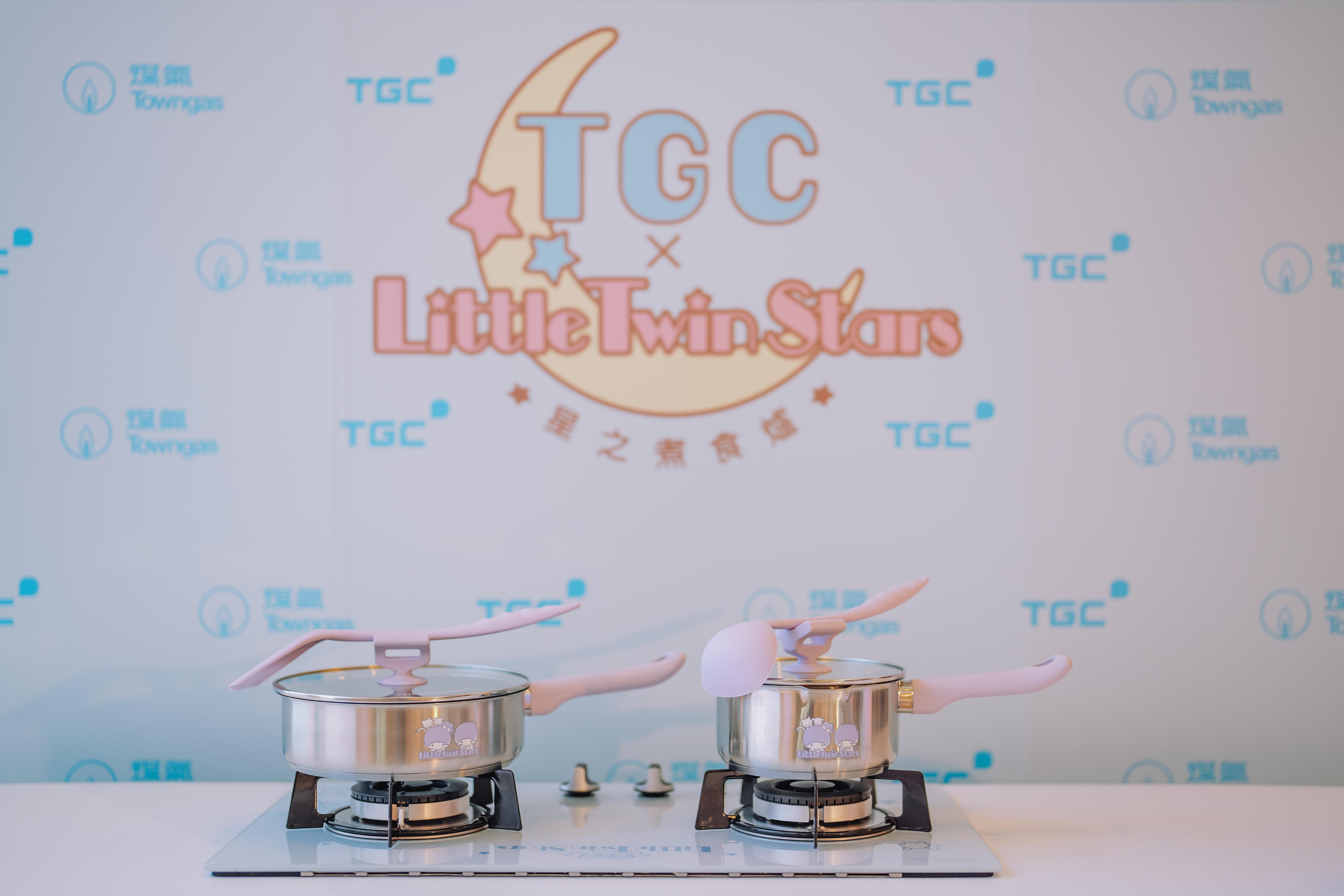 鍋蓋手握的特別設計可放置廚具,令煮食過程更輕鬆。