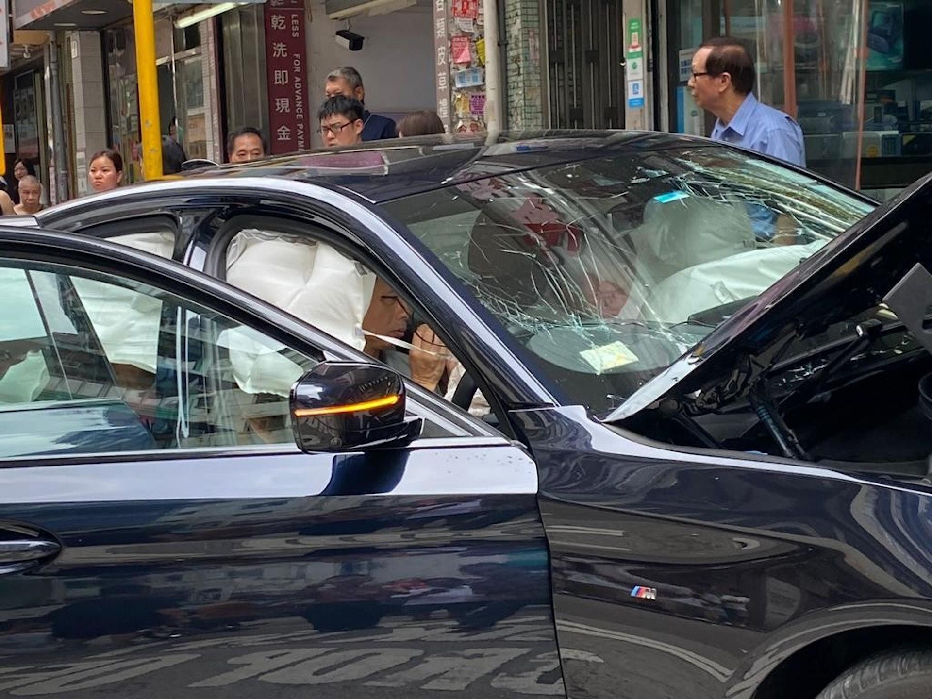 大埔有私家車險撞藥房。