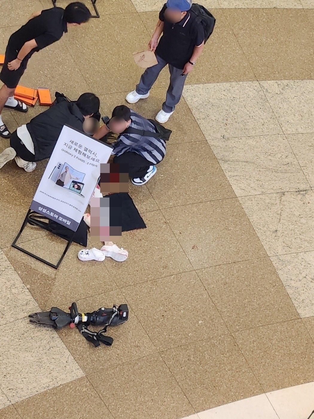 有女子疑受傷較重。(Twitter圖片)