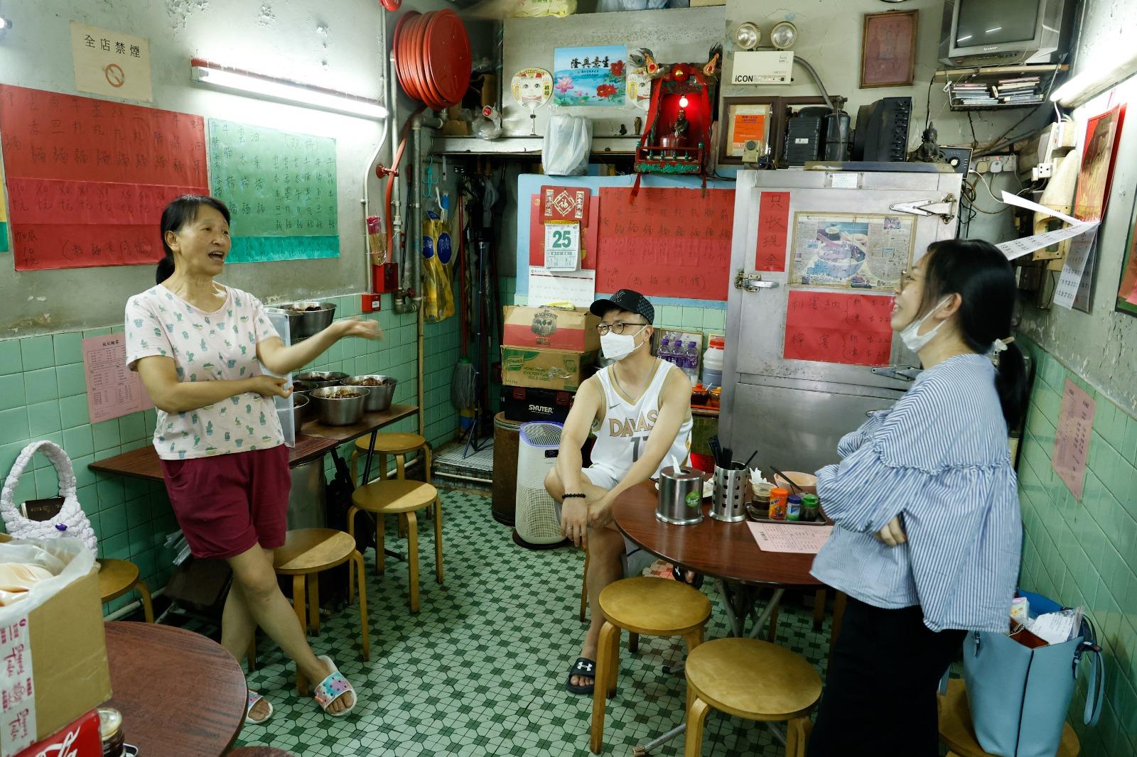 和街坊打打牙骹,便是枝記的日常。(AM730圖片)