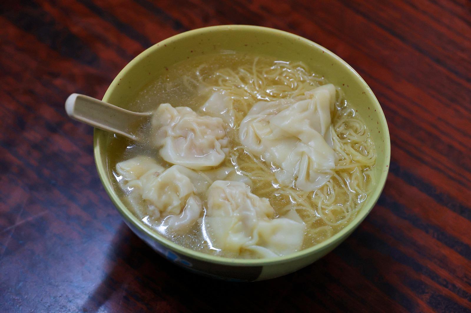 包雲呑和樓面的重任是落在老闆娘身上。(AM730圖片)