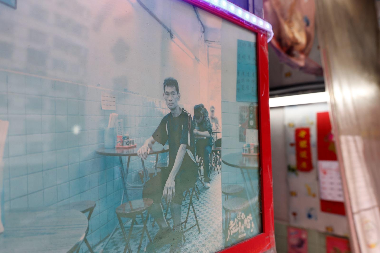 盧老闆年輕時是籃球隊隊員,笑言撐到咁耐只因有運動習慣。(AM730圖片)