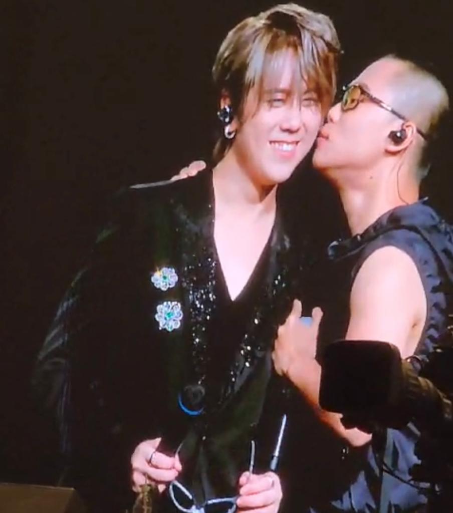 Gareth. T在萬人面前咀姜濤。