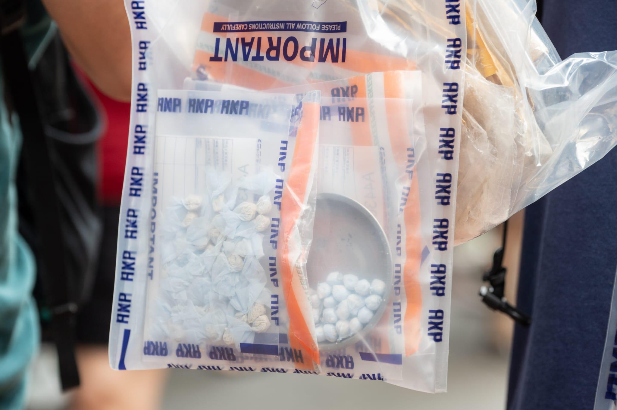 搜開源道工廈兩單位檢市值40萬毒品私煙