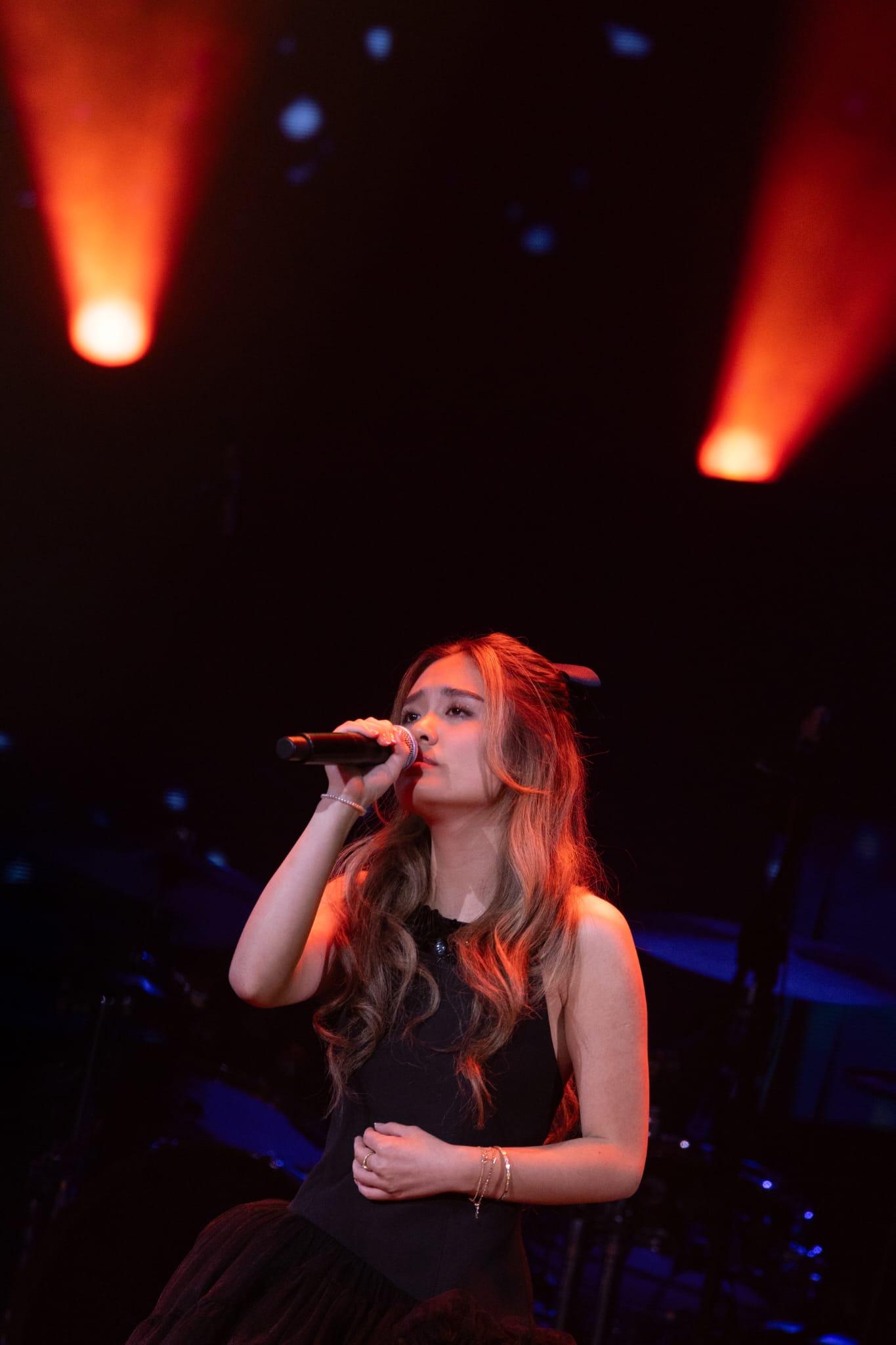 《溫拿情不變說再見演唱會》尾場,鍾鎮濤女兒鍾懿擔任嘉賓。(蘇文傑攝)