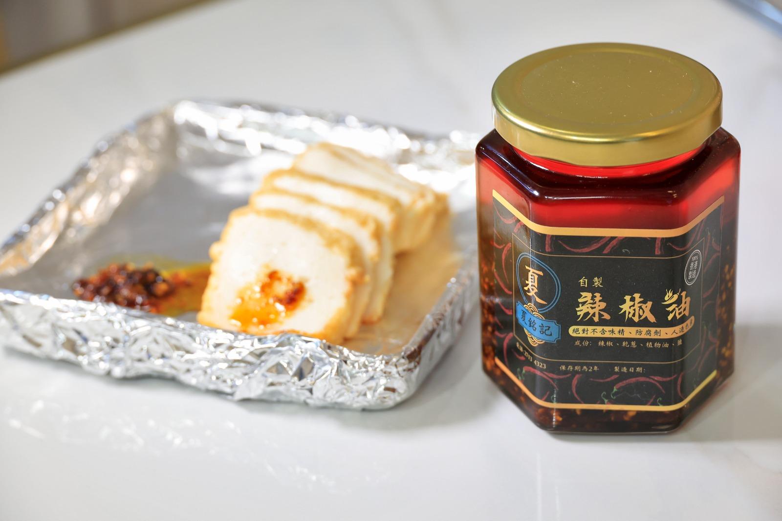 秘製的辣椒油,街坊稱有人一口氣買走五百樽!(攝:林俊源)