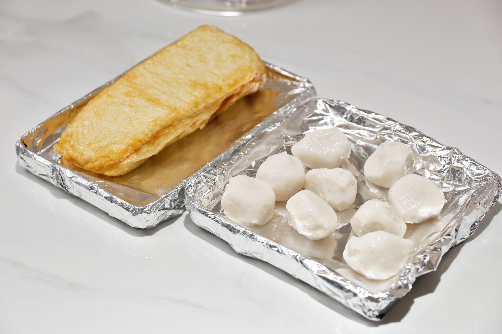 而黃金魚片以軟漿低温慢煮,之後再高温油炸,每一口都有魚汁爆岀。(攝:林俊源)