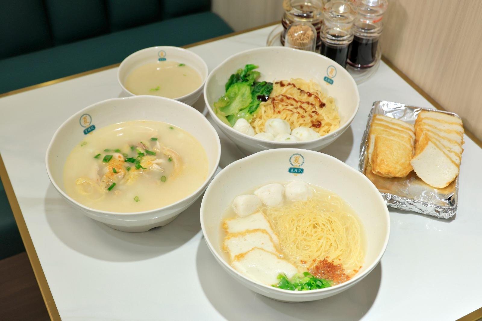 不同於坊間的魚蛋,夏銘記的魚漿每天都要用上六七十斤的鮮魚人手起骨,再加冰水打成膠。(攝:林俊源)