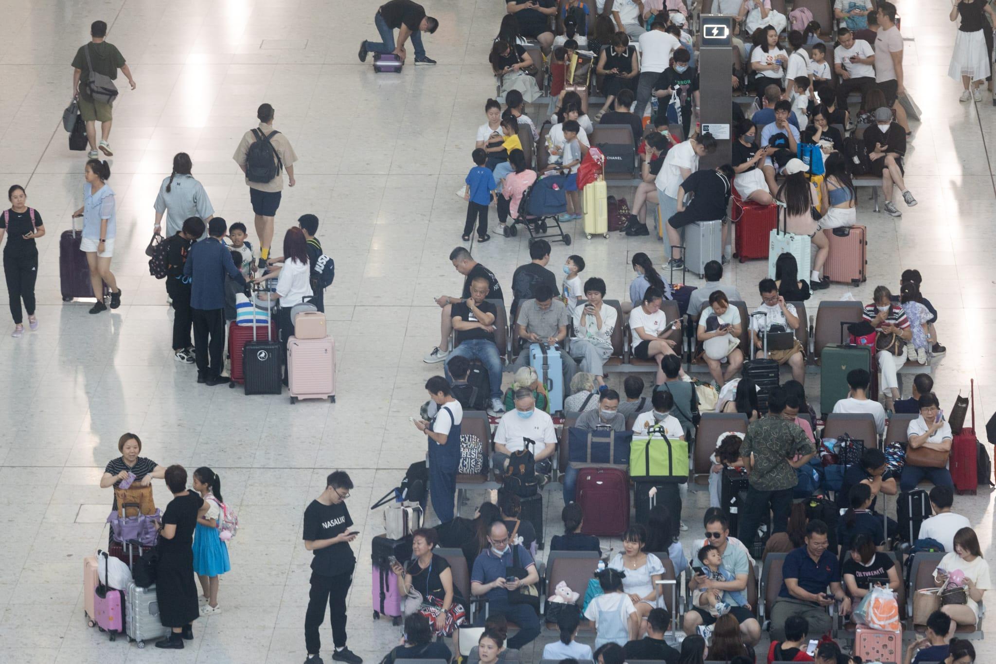 高鐵靈活行|港鐵「靈活行」今起實施 西九龍至福田乘客可免費改票3次(蘇文傑攝)