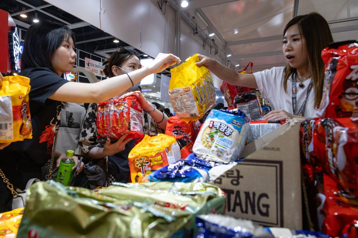 美食博覽2023|灣仔會展美食博覽今開鑼 有市民為搶鮑魚三日前已排隊