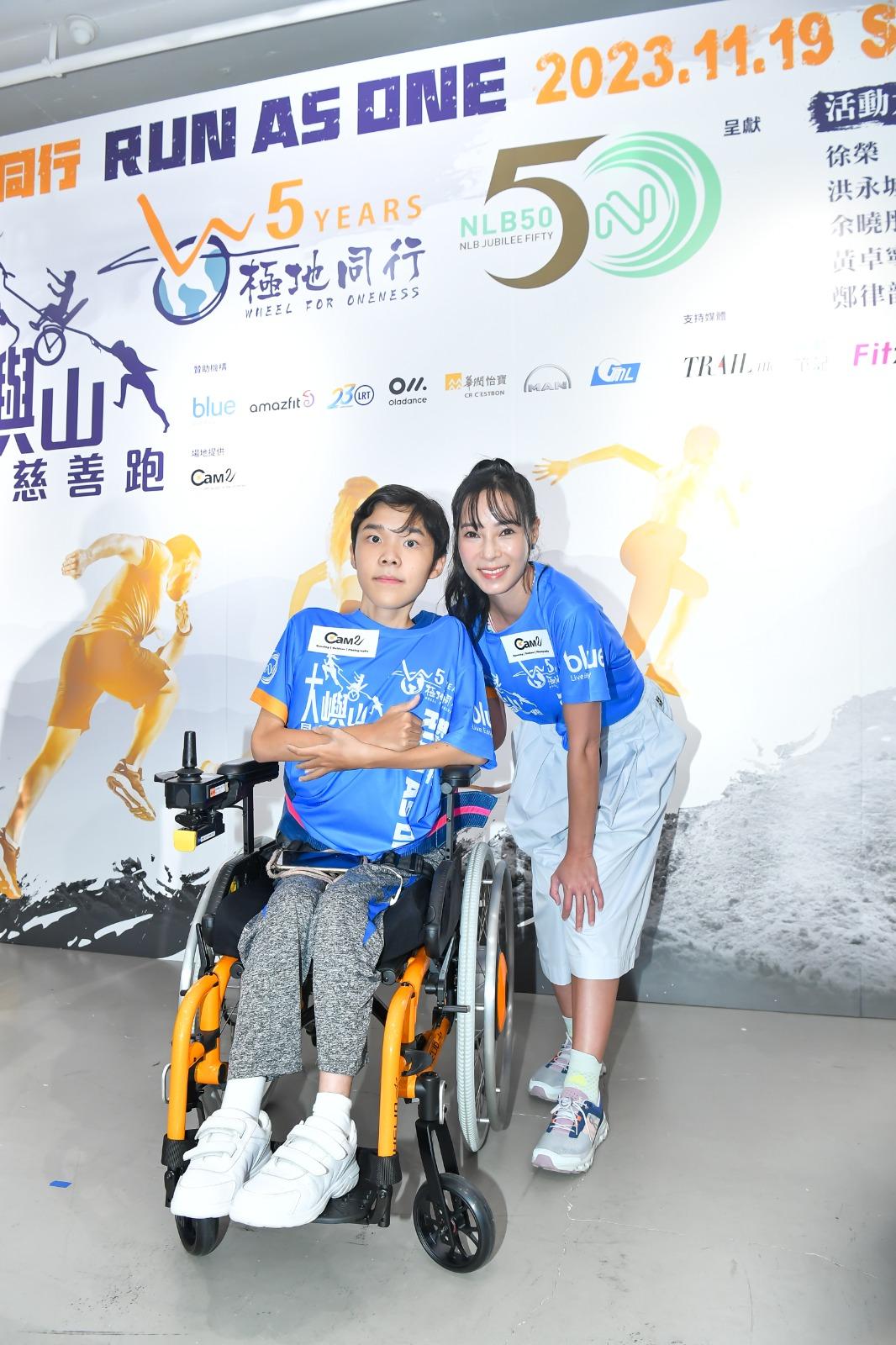 余曉彤與蝸牛仔梓鍵友友情