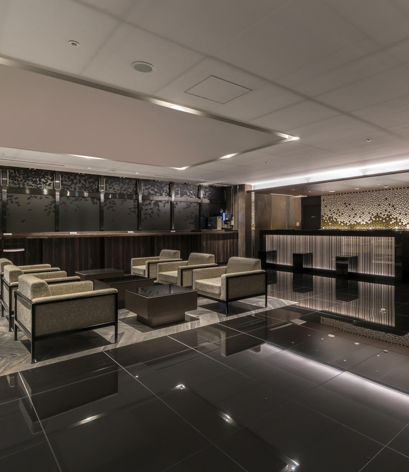 大堂內設有免費的mini bar及牙膏、牙刷、梳子、浴帽等一次性備品自助吧。(圖片來源:The b 難波黑門市場)