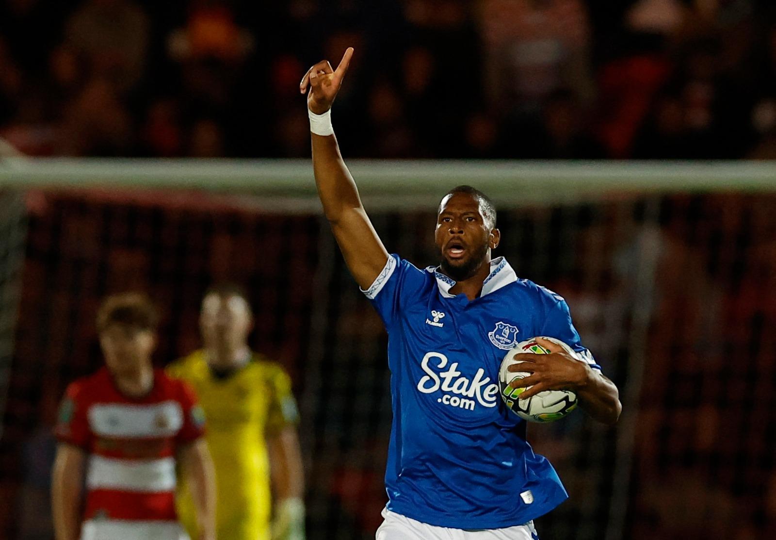 前KFC炸雞師比圖(Beto)助愛華頓反勝英乙唐卡士打。(路透社)