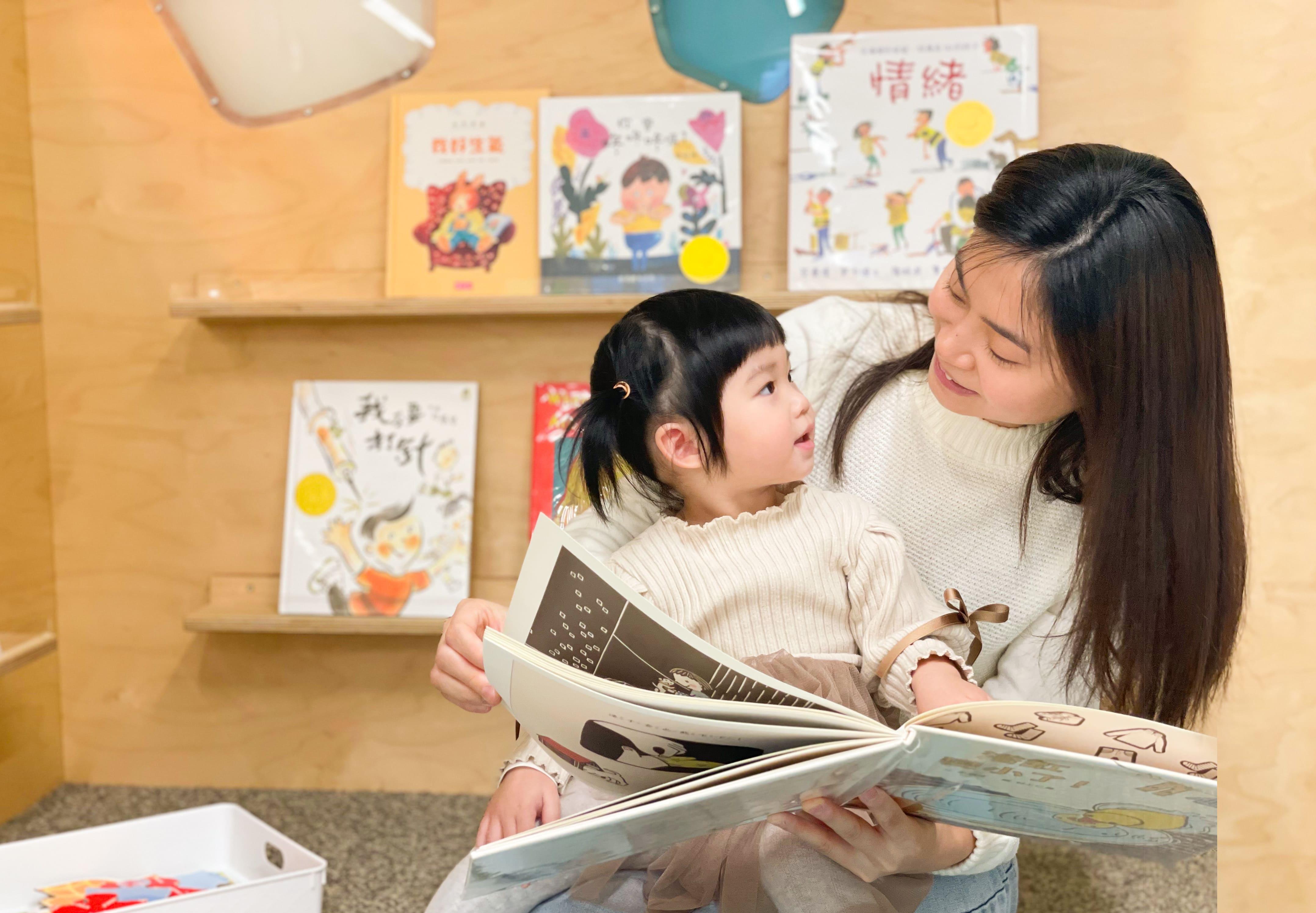 「社區客廳」的服務使用者泳霖及媽媽