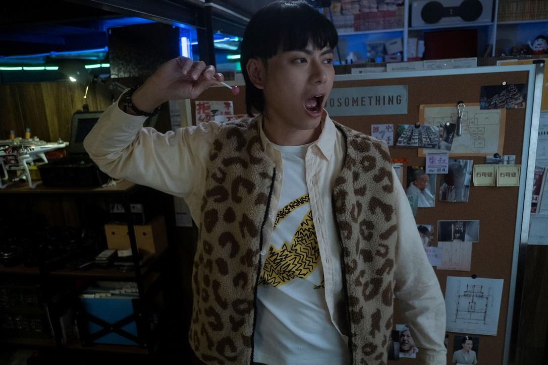 193在《陰目偵信》演沒有超能力的外星混血兒。