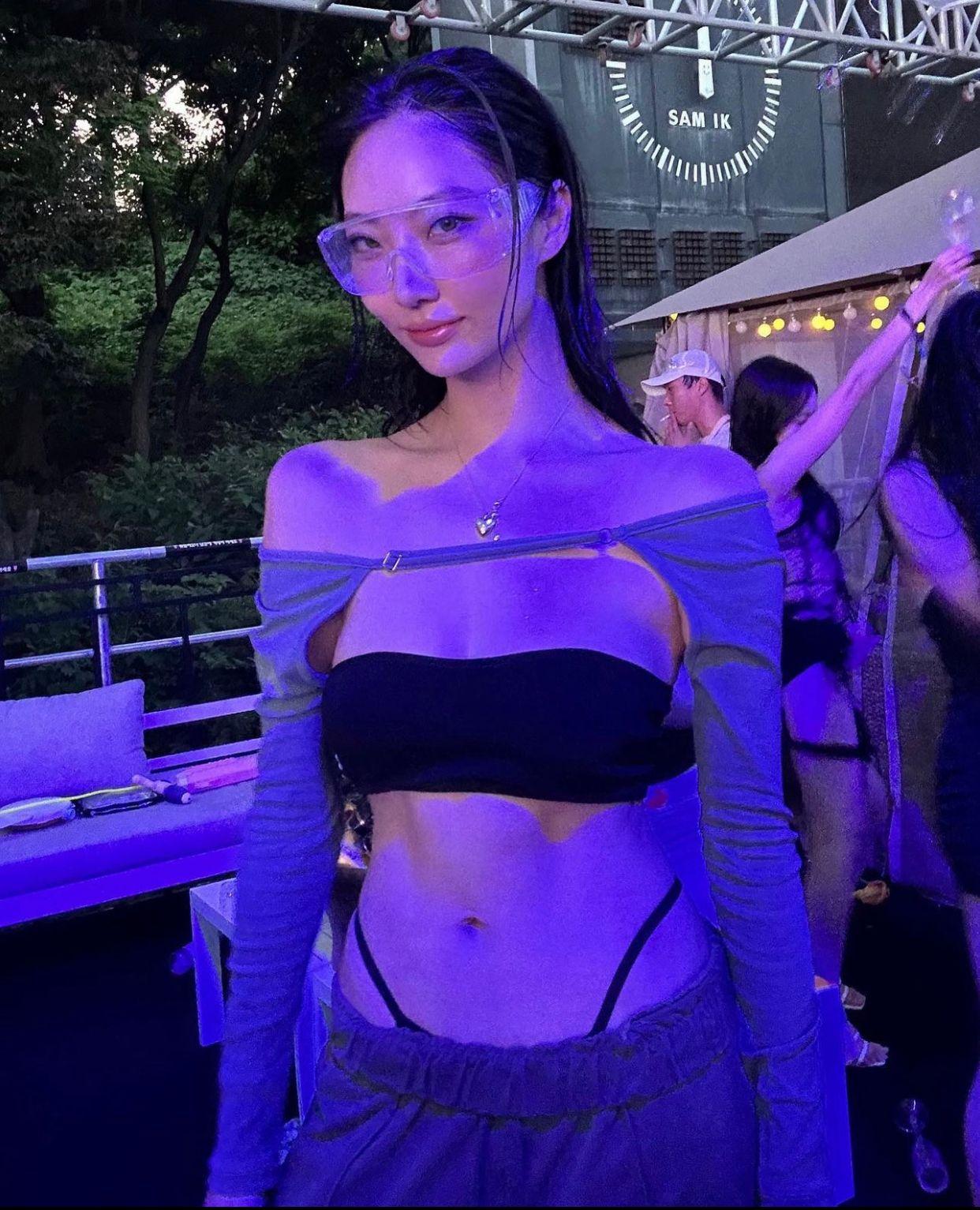 《假面女郎》主角替身,是由本職工作為模特兒的Zizian擔任。