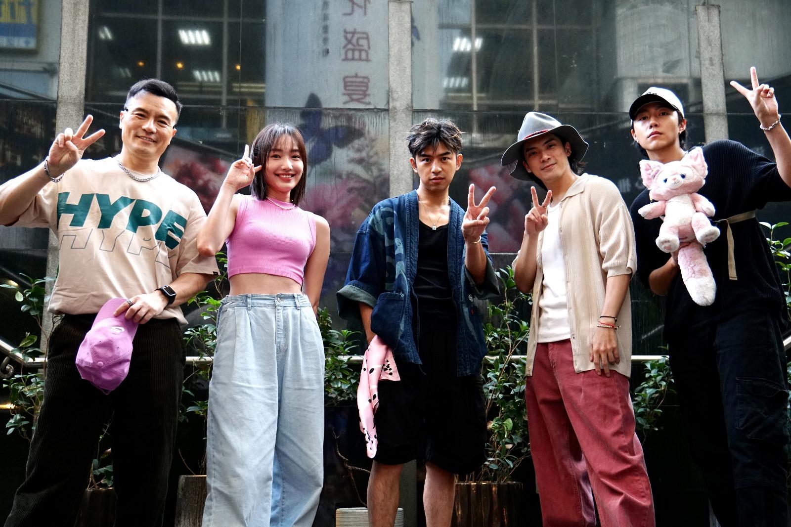 蔡思韵參演動作喜劇《還錢》,跟四位男拍檔擦出不少火花。