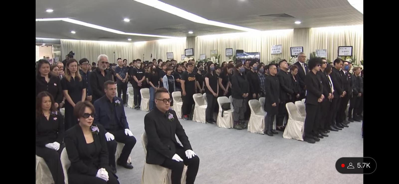 李玟早上10時30分大殮,其身前丈夫Bruce及兩名繼女均未有現身靈堂。