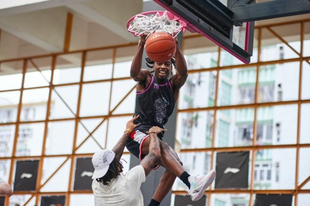 湖人後衛羅素D’Angelo Russell在香港入樽