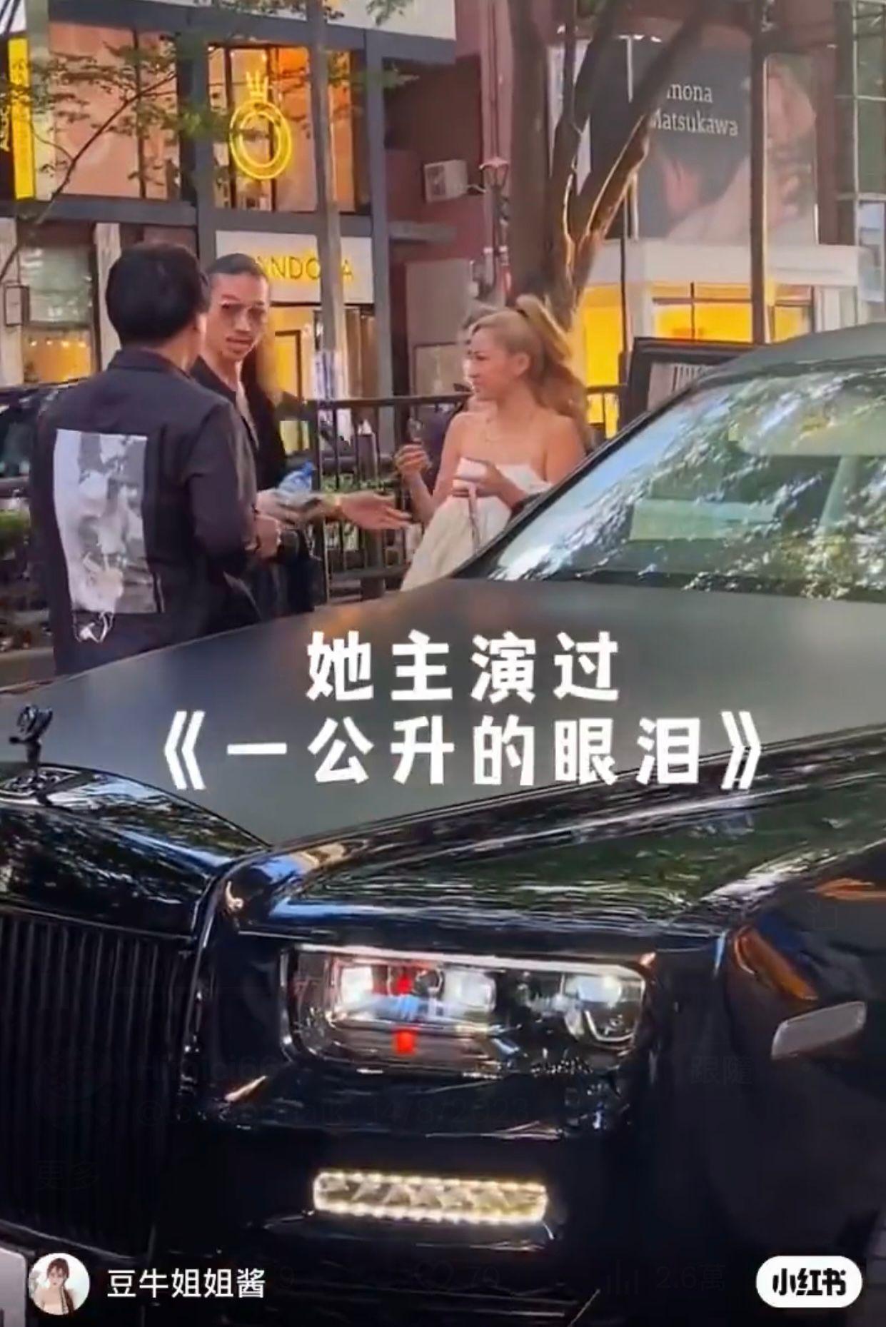 澤尻現身表參道即被大陸遊客捕獲。