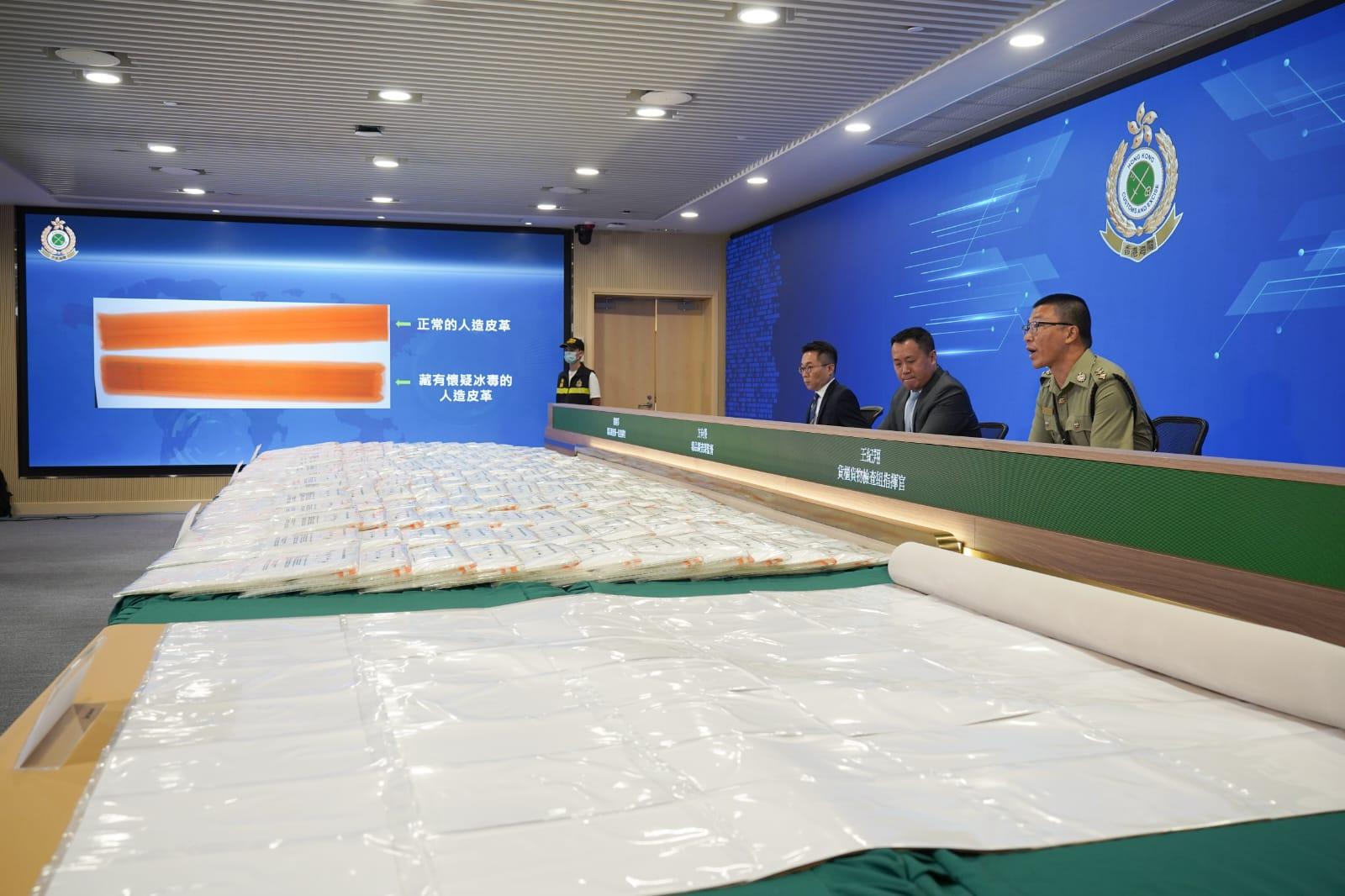 海關與澳洲聯手偵破一宗大型海路販運冰毒案件,檢獲240公斤值約1.7億元的懷疑冰毒。(李睿哲攝)