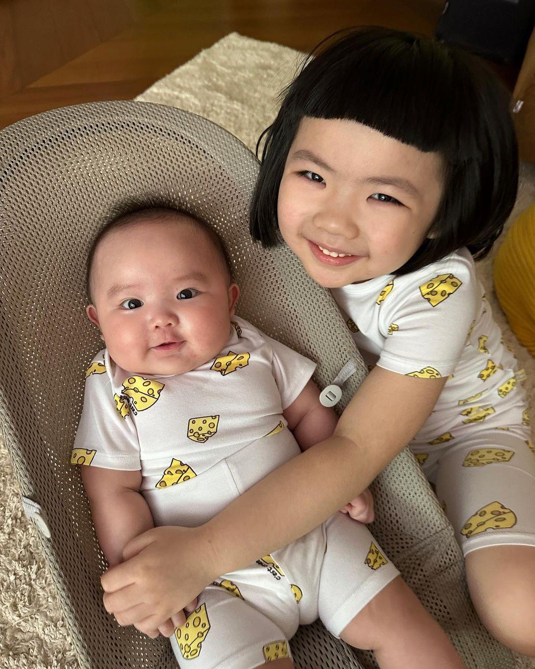 李璨琛細女Sucy被貪玩媽媽塞入紙箱 網民嚇親:為咗呃like走火入魔