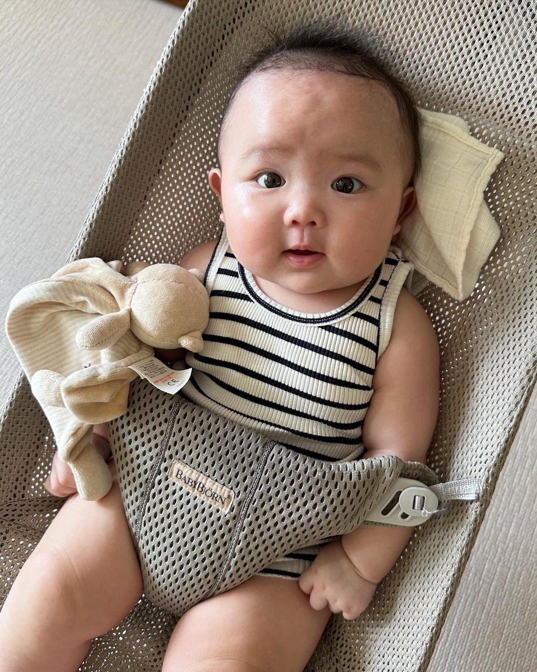 李璨琛細女Sucy被貪玩媽媽塞入紙箱 網民嚇親:為咗呃like走火入魔