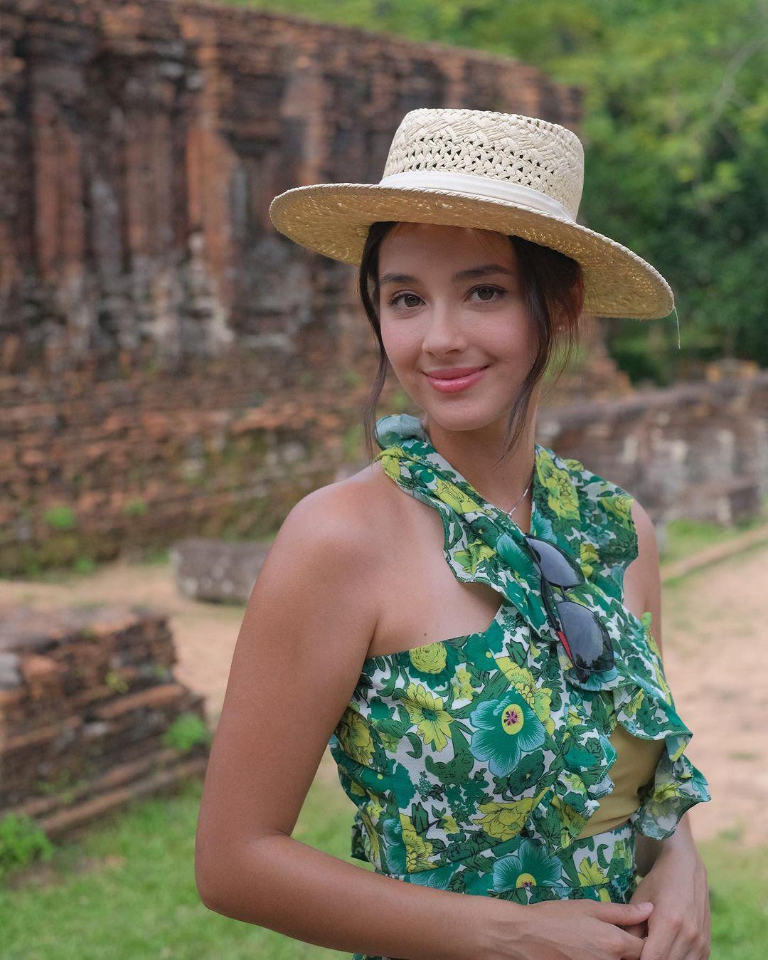 網上票選十大最美香港小姐|謝嘉怡(Lisa)為中英混血兒