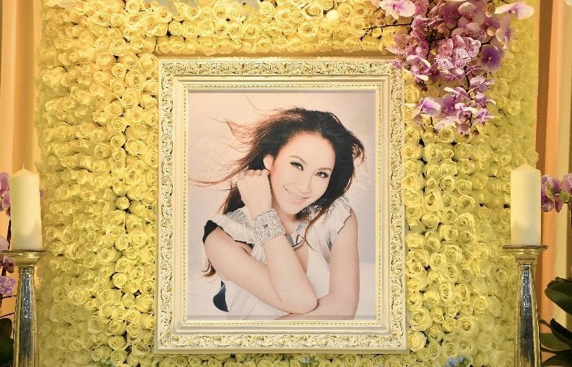 有傳李玟外籍老公Bruce的花牌最後沒有進入靈堂。