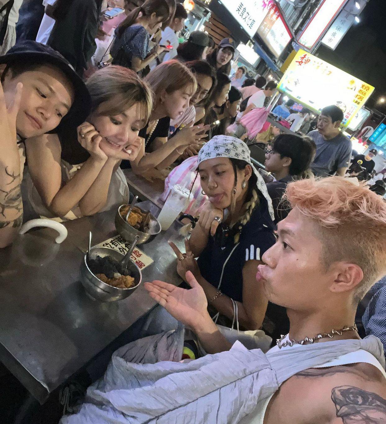 Jace身在台灣,與袁澧林、Zelos、林千渟於當地盡情吃喝玩樂。