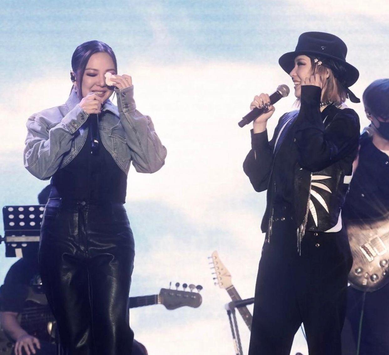 有傳衛蘭與衛詩離開華納,是不滿公司只顧力捧新一輩歌手。