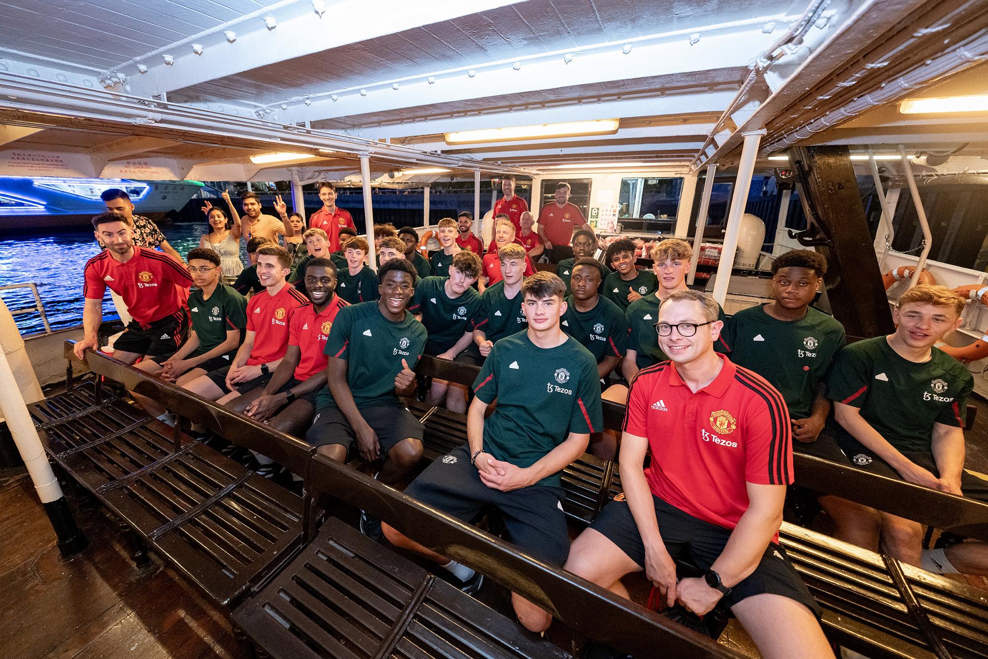 U16隊員到訪香港不同景點。(馬會提供)