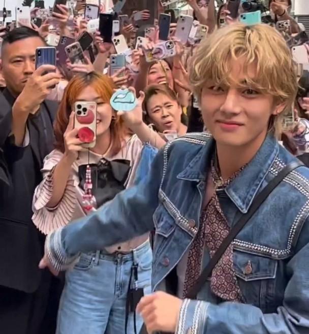 V@BTS現身表參道引起哄動 疑遭日本粉絲當場扯頭髮