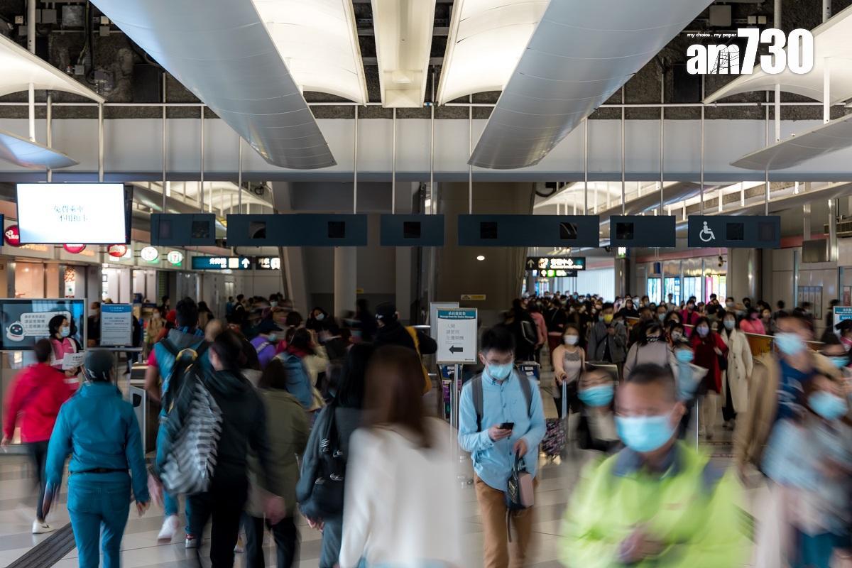 港鐵有限制乘搭市區綫列車乘客攜帶行李的尺寸。(資料圖片)
